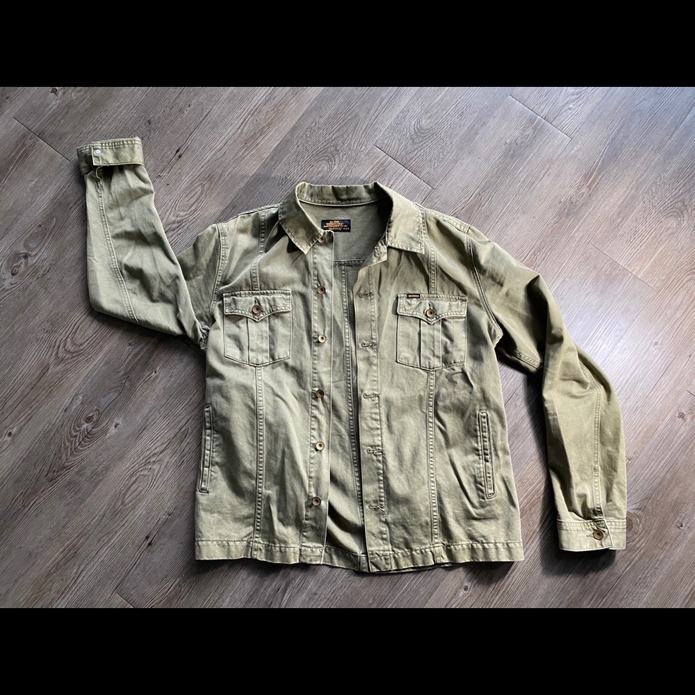 Rugged Army Green Button-Up Jacket w/ Pockets